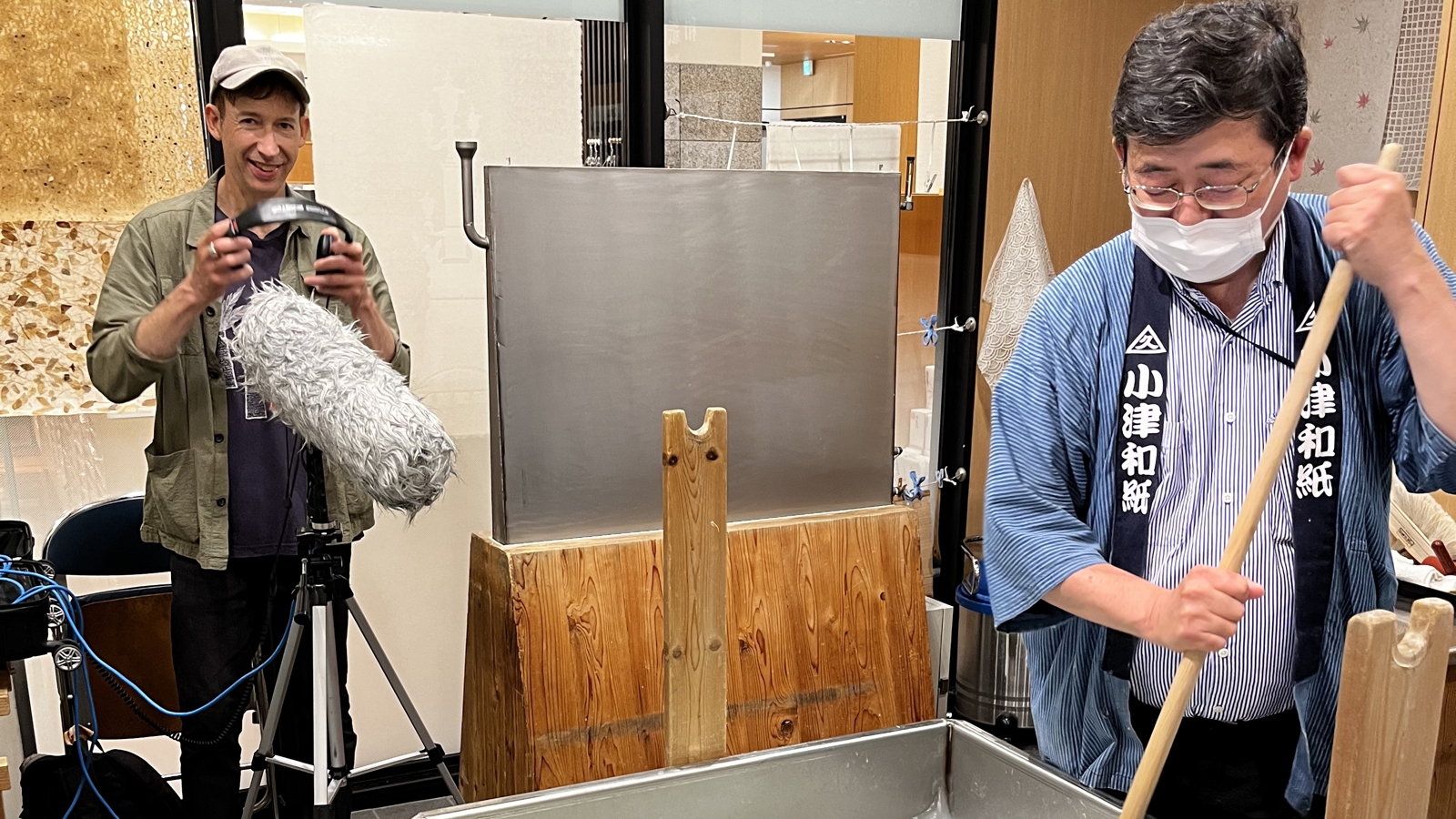 Recording of the handmade washi paper process at the specialty shop Ozu Washi.