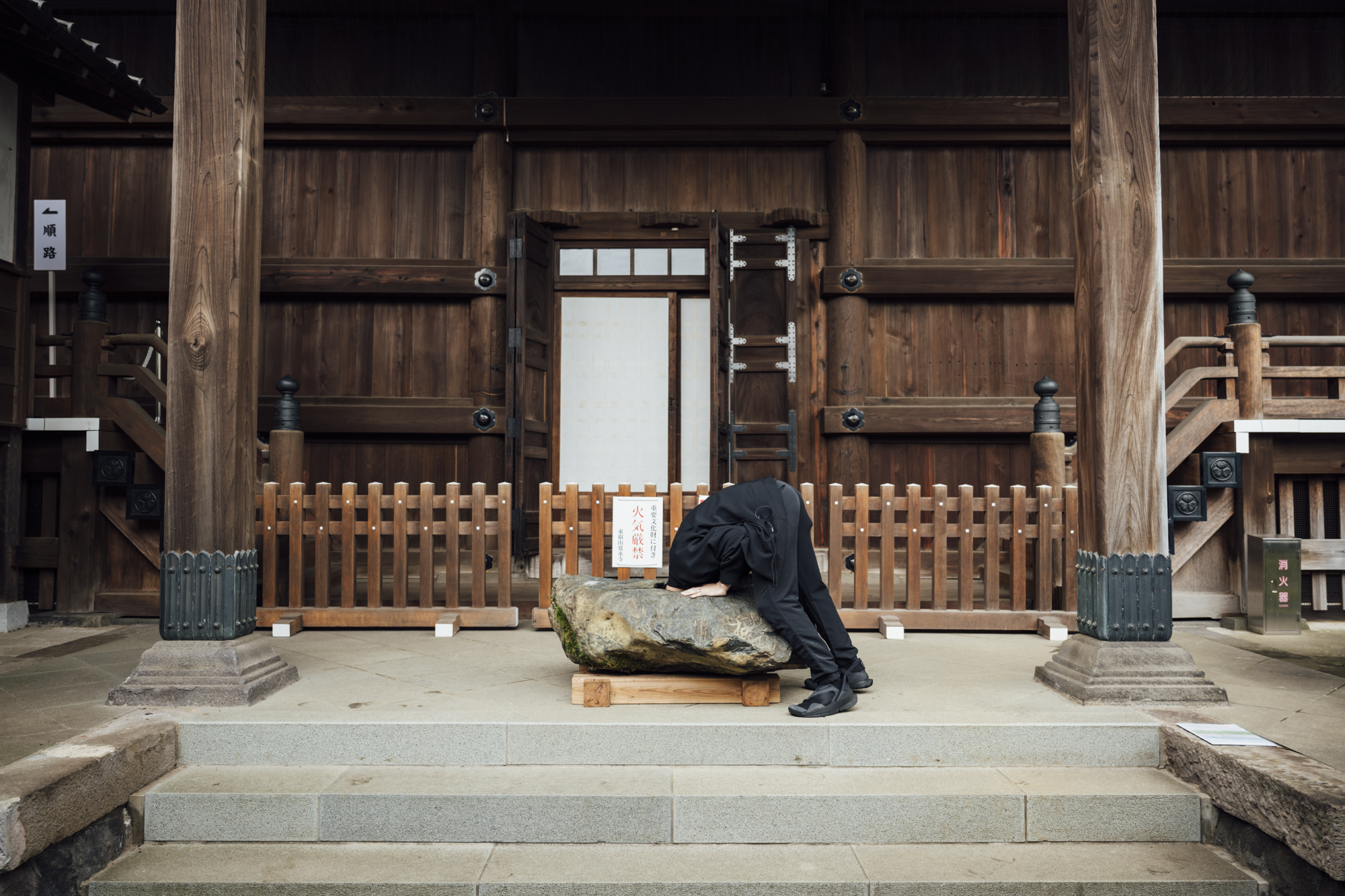 黒川岳：石を聴く（会場①）