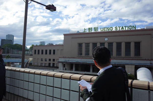 吉見氏によるツアー／東京ビエンナーレ2023より